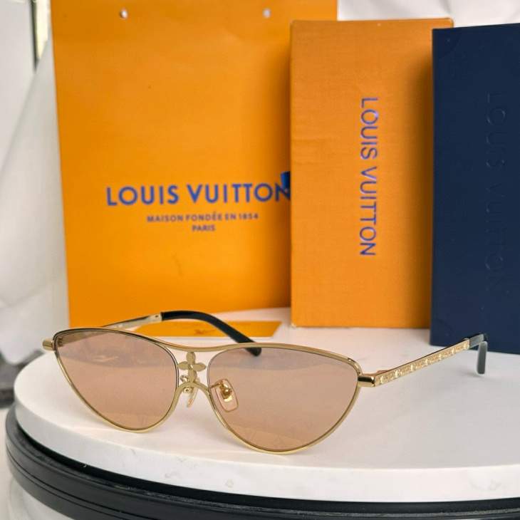 Picture of Louis Vuitton Sunglasses _SKUfw79399245fw